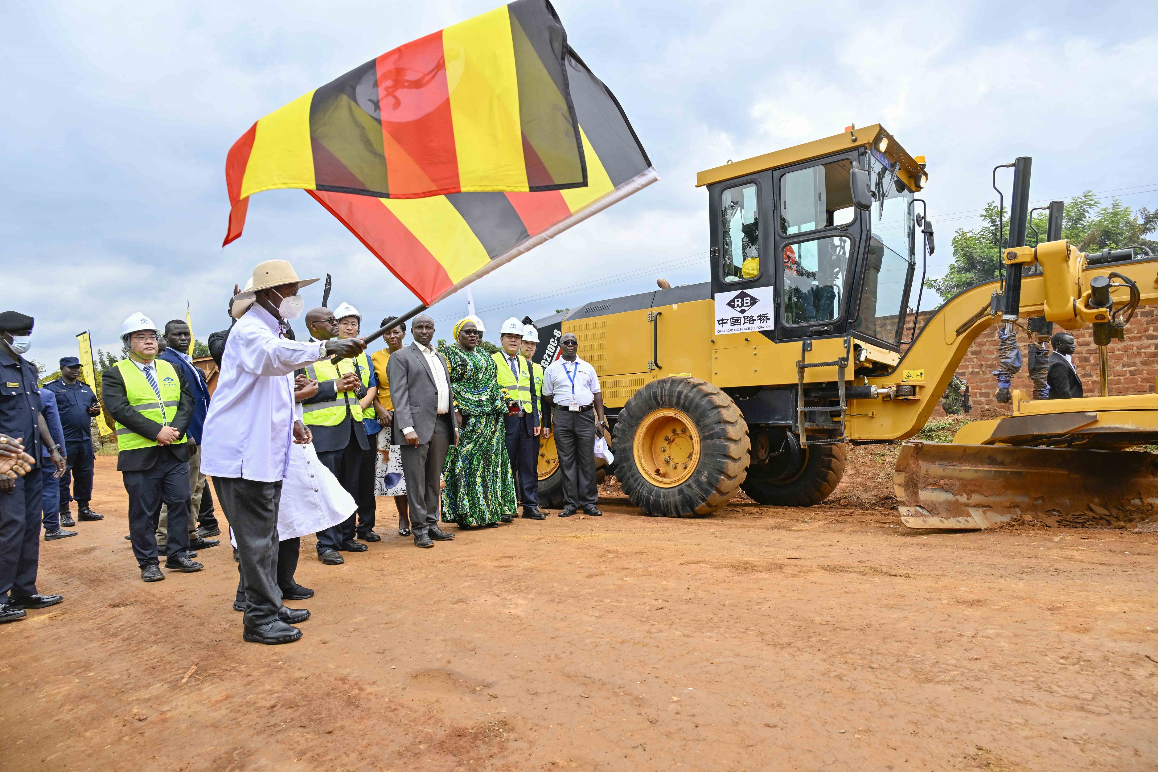 President Museveni flags off construction of key Kayunga–Galiraya road to link Northern and Central Uganda