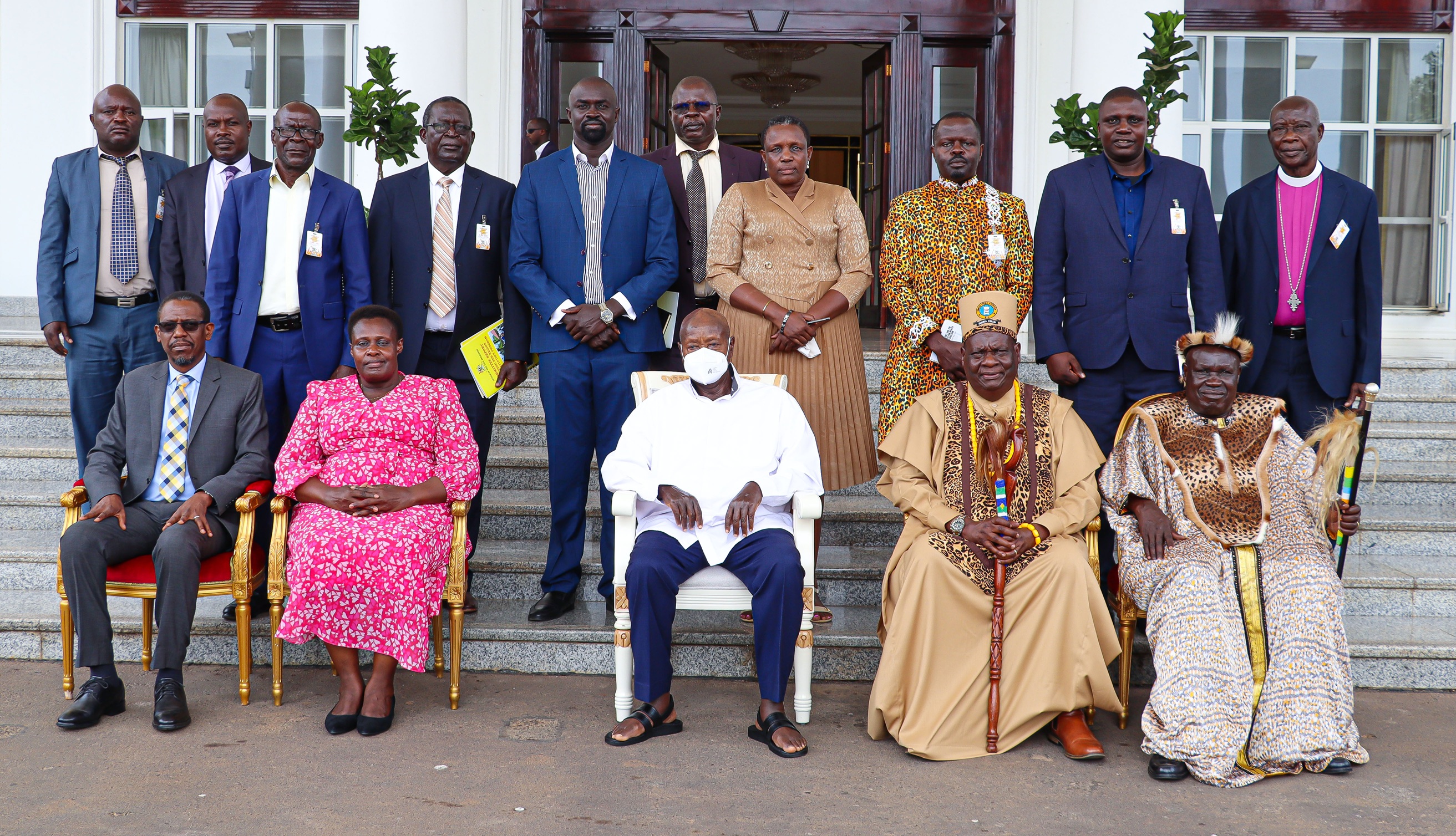 Group photo of H.E. the President, H.E. the Vice President and the Kings
