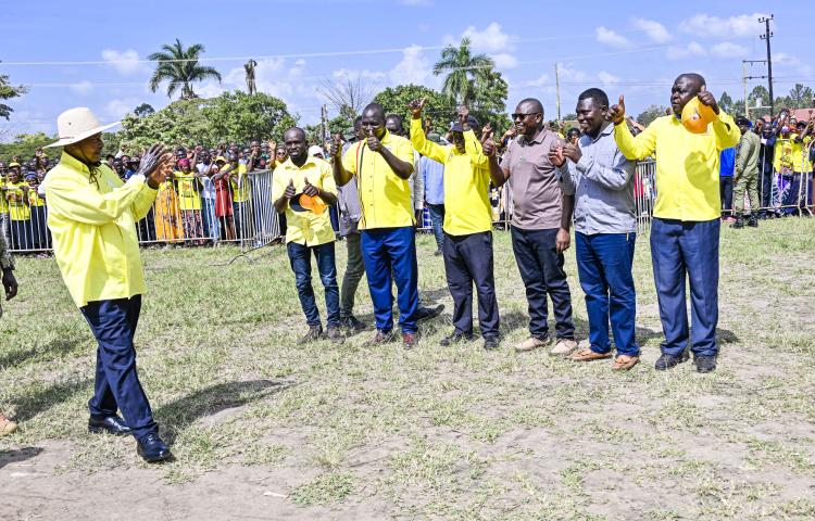 PRESIDENT MUSEVENI PLEDGES REVOLVING FUND FOR MBALE STATE LODGE NEIGHBOURS 