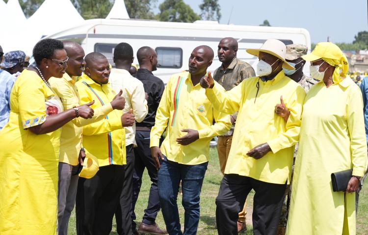 PRESIDENT MUSEVENI RALLIES BUSHENYI TO VOTE NRM, WARNS PDM FUND THIEVES 